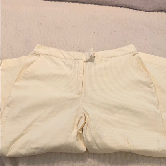 Izod Seersucker Capris Pants Yellow Striped Sz  2 - Picture 2 of 3